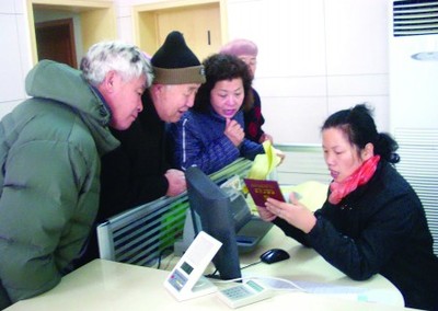 城鄉居民養老保險登記首日迎熱潮，市內四區兩千老人踴躍參保